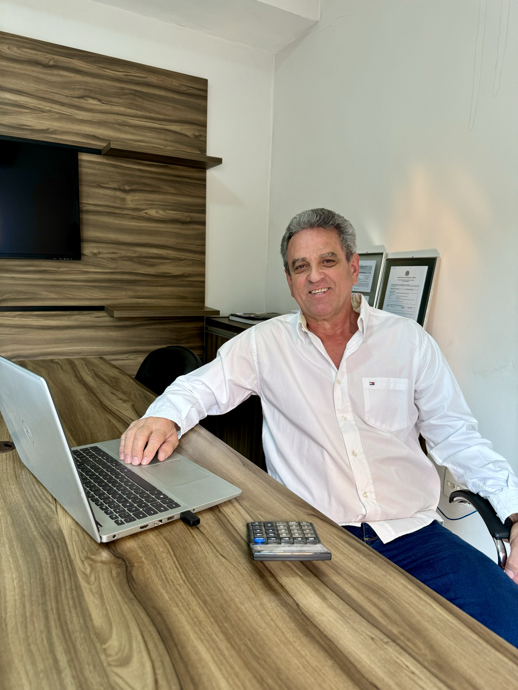 Daniel Mandarino em seu escritório
